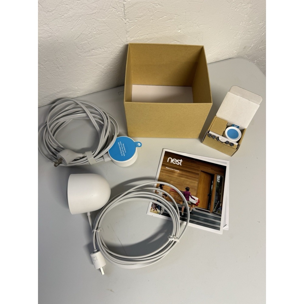 Google Nest Cam Outdoor HD Security Camera 1st Gen A0033 w/ Box & Extender Cord